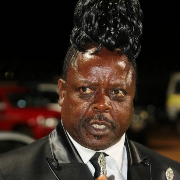 Papa Penny shows Mbaks, Mashatile the middle finger