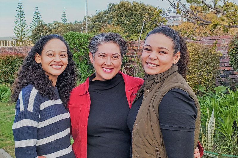 Alison Geduld (centre) and her oldest daughter, Savannah Steyn (right), are celebrating their first graduations as Alison’s youngest daughter, Dakota Steyn (left), image: news.uct.ac.za