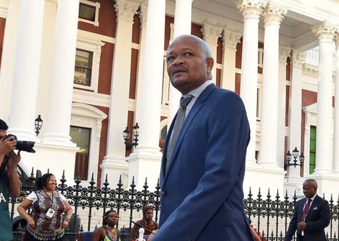 Popcru wants new police minister to review SAPS salaries