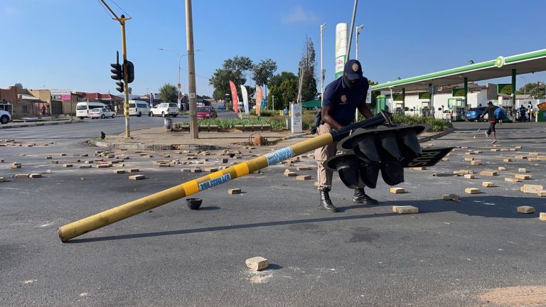 Angry Soweto residents barricades busy highway over electricity disconnections