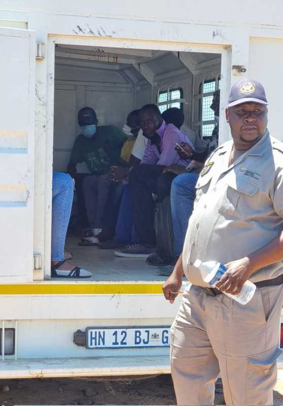 'Officials who turned down bribes of up to R200 000 applauded'