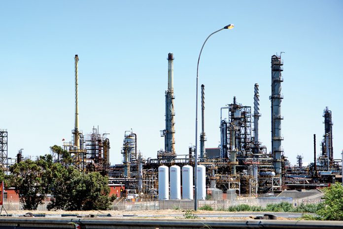 Angola's oil sector lures investors