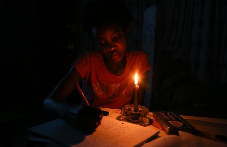 Cosatu slams municipality for cutting power during peak hours