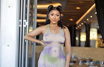 Last Sunday it was AKA’s birthday. Nadia Nakai was at the graveyard to commemorate her dearly departed’s B-day.