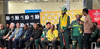 Ecstatic fans give Bafana a hero’s welcome in the crack of dawn