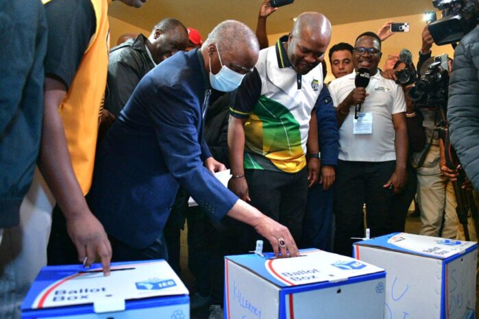 Vote for whomever—Ex-president Thabo Mbeki advises as he vote