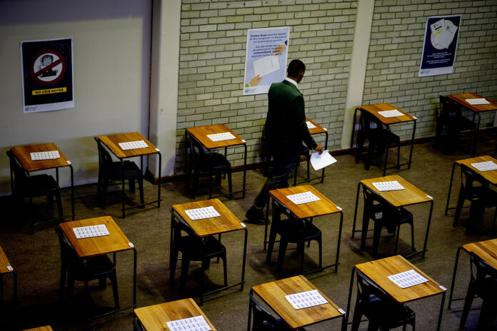 Teachers suspended for sleeping with pupils