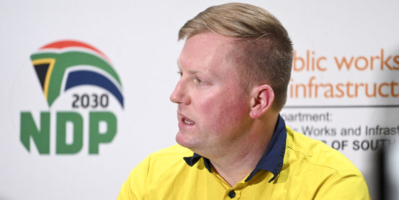 Minister suspendes EPWP fund transfers