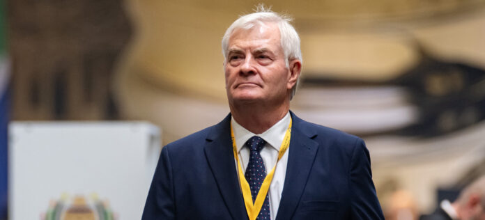 Bo-vader use Sun City drinking hole to the max 