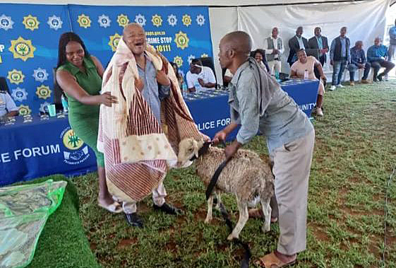 Warring community ‘bans’ Mchunu for accepting sheep and blanket gifts