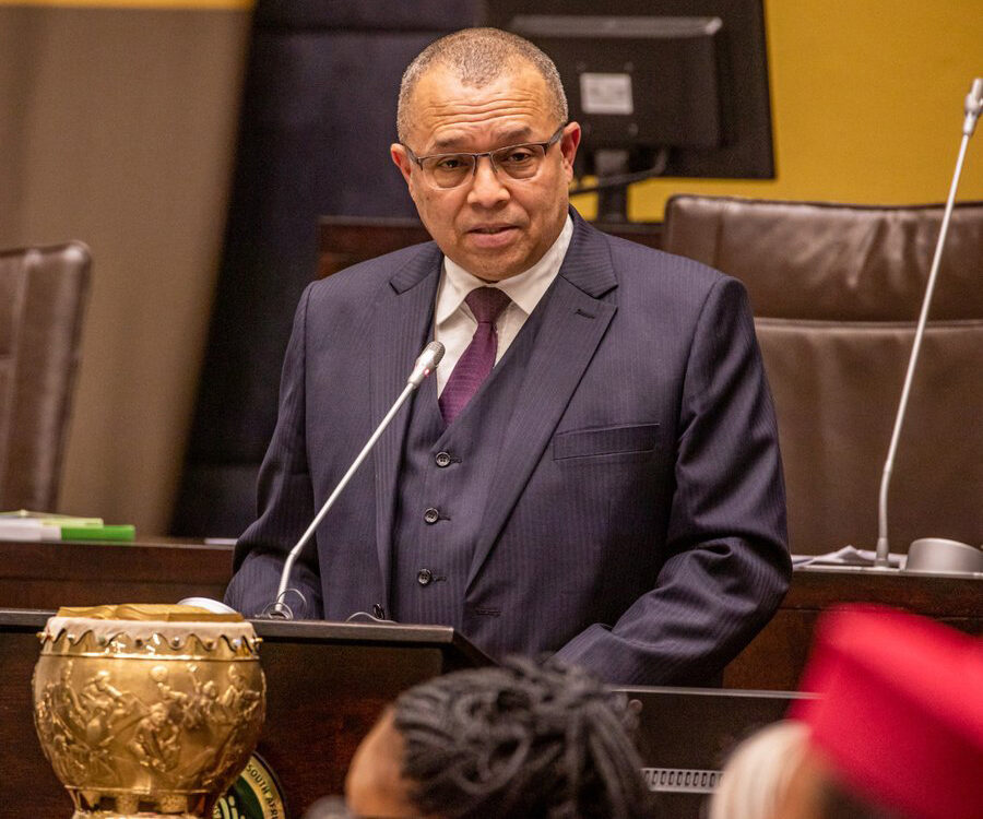 Parliament reviews MPs’ conduct following numerous complaints 