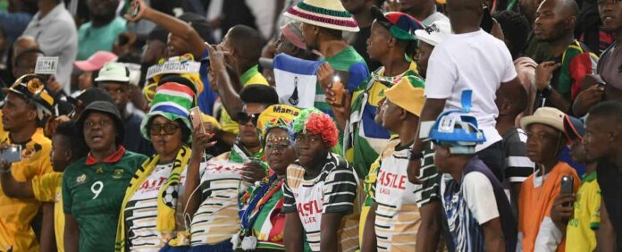 South African sports fans in ful lvoice