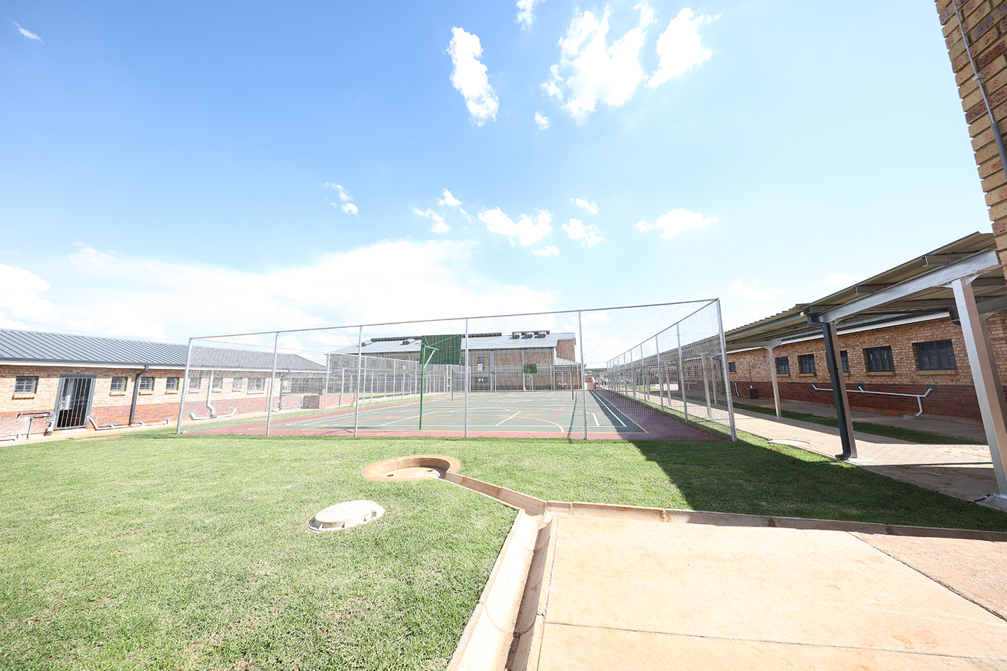The school is designed to accommodate 1000 learners and fully complies with the provincial education department’s Smart School rollout.