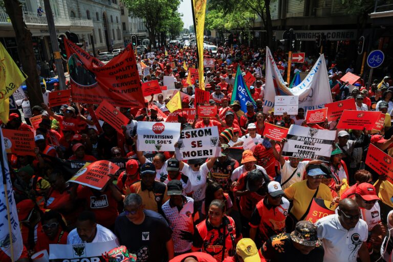 Trade unions urge workers to shun anti-migrant protests