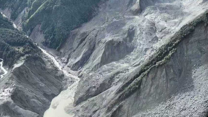 Landslide dam