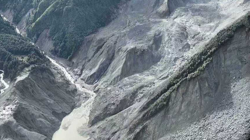 Landslide dam