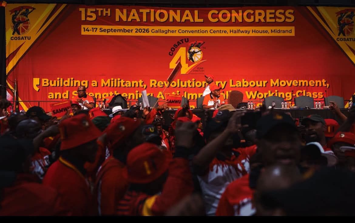 Crowd image from Cosatu congress