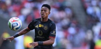 Yanela Mbuthuma chasing the ball