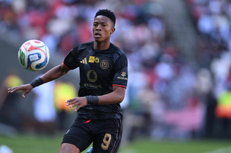 Yanela Mbuthuma chasing the ball