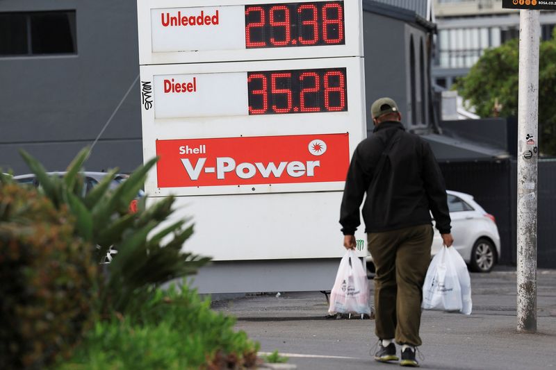 Rand softens as oil prices rise, Fed in focus