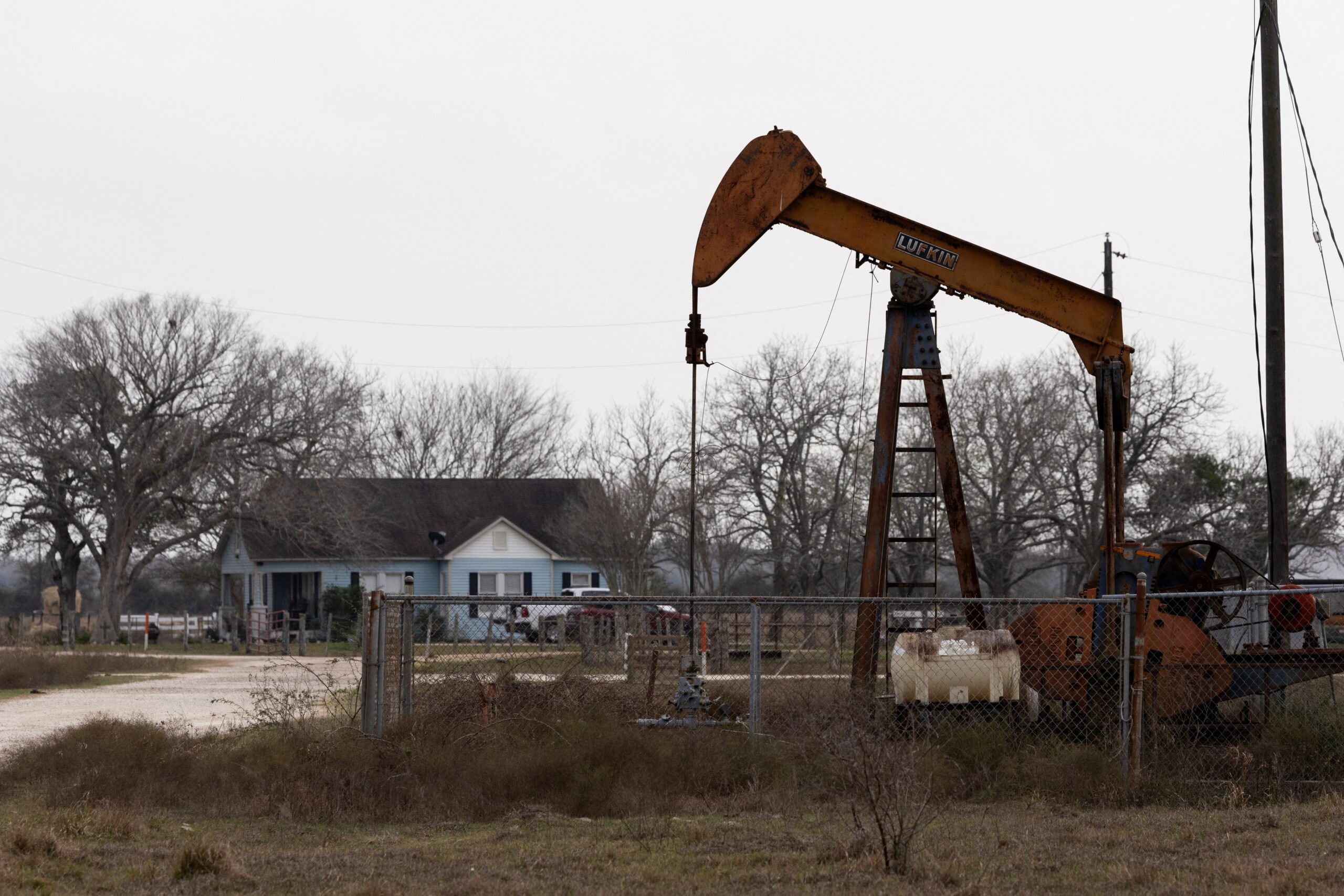 Oil prices retreat as investors weigh supply outlook, Middle East tensions