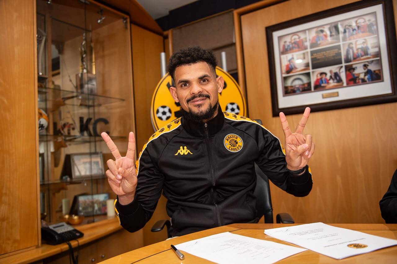 New arrival Renaldo Leaner wants to own Kaizer Chiefs’ goalkeeper gloves Renaldo Leaner signs with Kaizer Chiefs