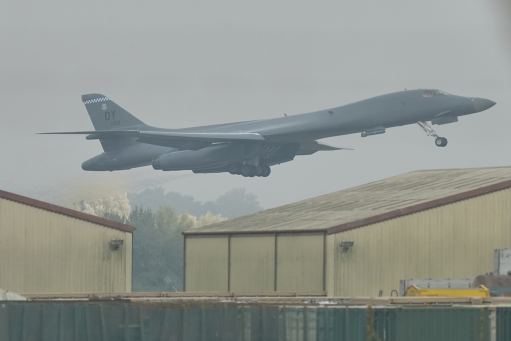 US removes all Air Force bombers from UK base amid security concerns